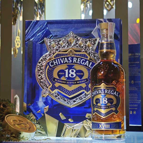 Rượu Chivas 18 năm hộp quà tết 2025