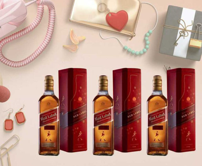 Ảnh rượu Johnnie Walker Red Label hộp quà tết 2021 thích hợp cho biếu tặng và thưởng thức cùng gia đình và người thân trong các dịp lễ 2021