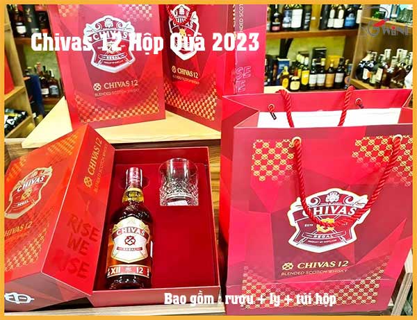 Trưng bày rượu Chivas 12 năm hộp quà tết 2023 – Món quà ý nghĩa cho mùa tết nguyên đán 2023 dành cho gia đình bạn bè và người thân trong một mùa tết đoàn viên ấm cúng