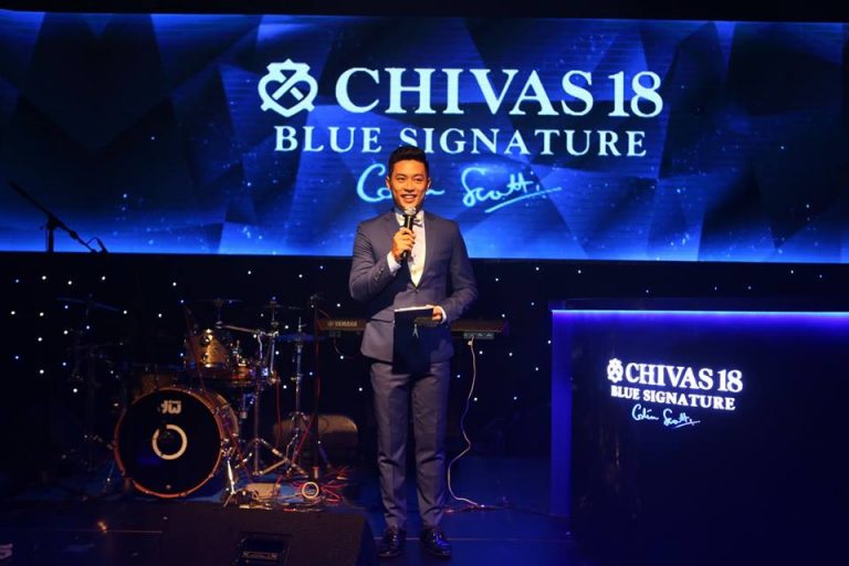 Hình 2: MC trong lễ ra mắt rượu Chivas 18 Blue Signature ở Việt Nam – Một sản phẩm được bậc thầy hầm rượu Colin Scott dành tặng riêng cho thị trường Việt Nam để vinh danh cho thành công của Rượu Chivas 18 Blue tại thị trường Việt Nam