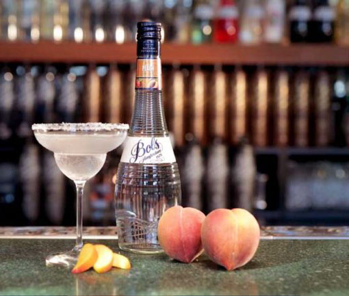 Rượu Bols Peach có hương vị của quả đào chín và vị chát nhẹ